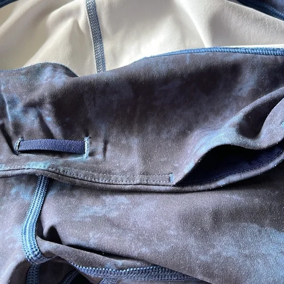 Rare LuLuLemon Blue Ombré‎ wave speed under legging. Size 10. Deep sea. Like New - Picture 5 of 9